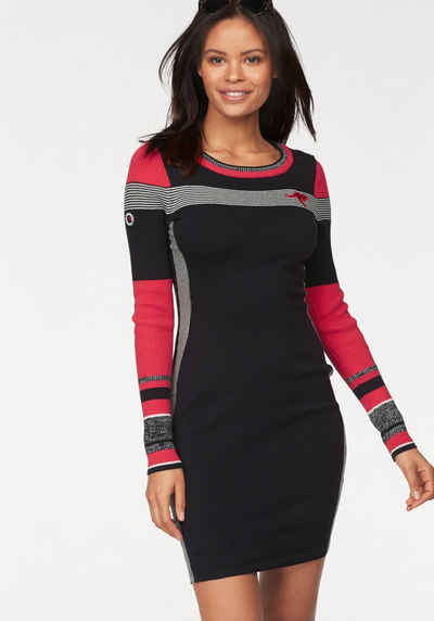 Вязаное платье