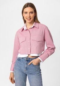 Куртка с накладнымит карманами