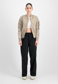 Куртка с накладнымит карманами