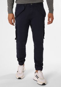 Брюки с накладными карманами Брюки с накладными карманами