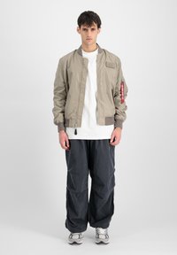 Куртка бомбер