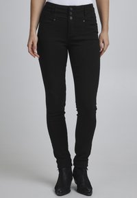 Узкие джинсы