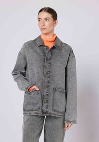 Джинсовая куртка Джинсовая куртка