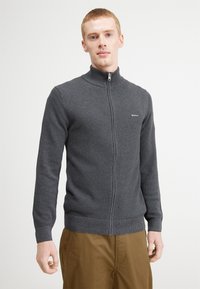 Вязаная кофта