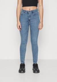 Узкие джинсы Узкие джинсы