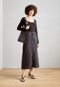 Лонгслив Лонгслив