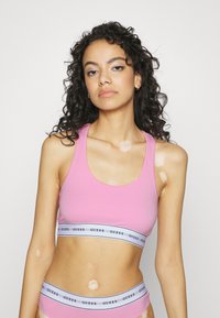 Бюстгальтер Бюстгальтер