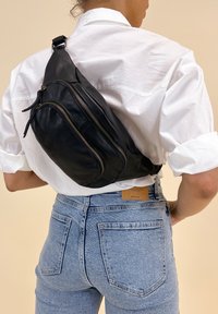 Сумка на пояс Сумка на пояс