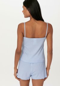 Топ на бретельках