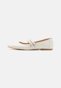 Туфли с ремешком