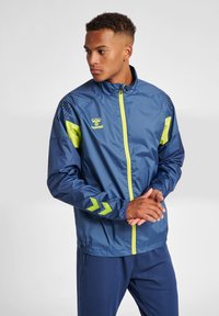 Спортивная куртка