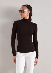 Пуловер Пуловер