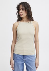 Топ на бретельках