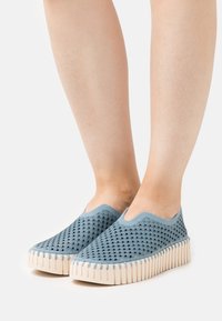 Кеды без шнуровки