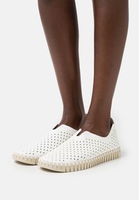 Кеды без шнуровки