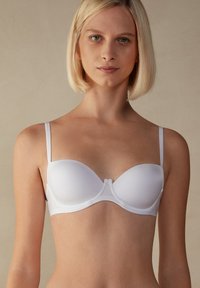 Бюстгальтер на косточках Бюстгальтер на косточках