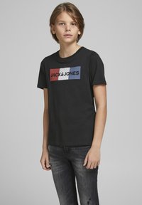 Футболка Футболка