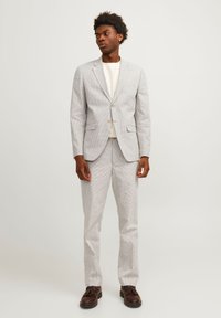 Костюм Костюм