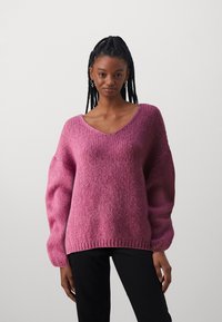 Пуловер Пуловер