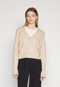 Вязаная кофта