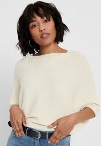 Пуловер с рукавом три четверти