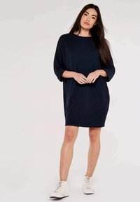 Вязаное платье