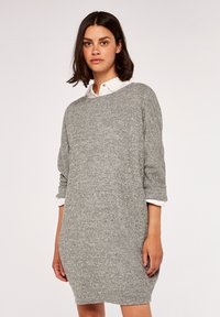 Вязаное платье