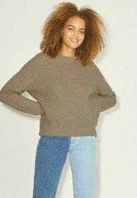 Пуловер Пуловер