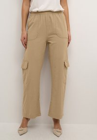 Брюки с накладными карманами