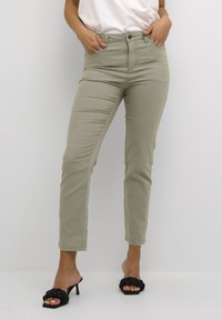 Узкие брюки