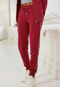 Спортивные штаны Спортивные штаны