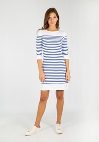 Вязаное платье