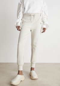 Спортивные штаны