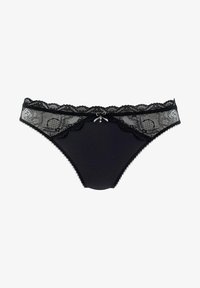 Трусы на бедрах