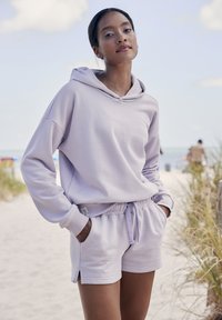 Пуловер с капюшоном Пуловер с капюшоном