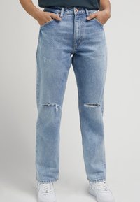 Свободные джинсы