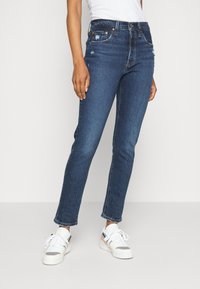 Узкие джинсы