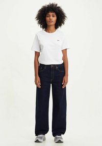 Свободные джинсы