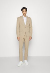 Костюм Костюм