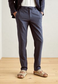 Льняные брюки Льняные брюки