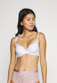 Бюстгальтер на косточках Бюстгальтер на косточках