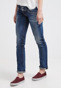 Прямые джинсы Прямые джинсы