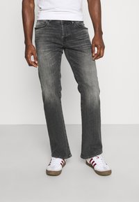 Прямые джинсы Прямые джинсы