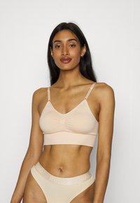 Бюстгальтер Бюстгальтер