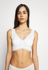 Бюстгальтер Бюстгальтер