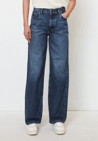 Свободные джинсы