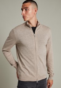 Вязаная кофта Вязаная кофта