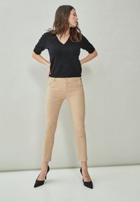 Узкие брюки Узкие брюки