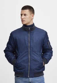 Куртка бомбер