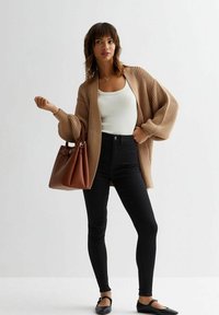 Узкие джинсы